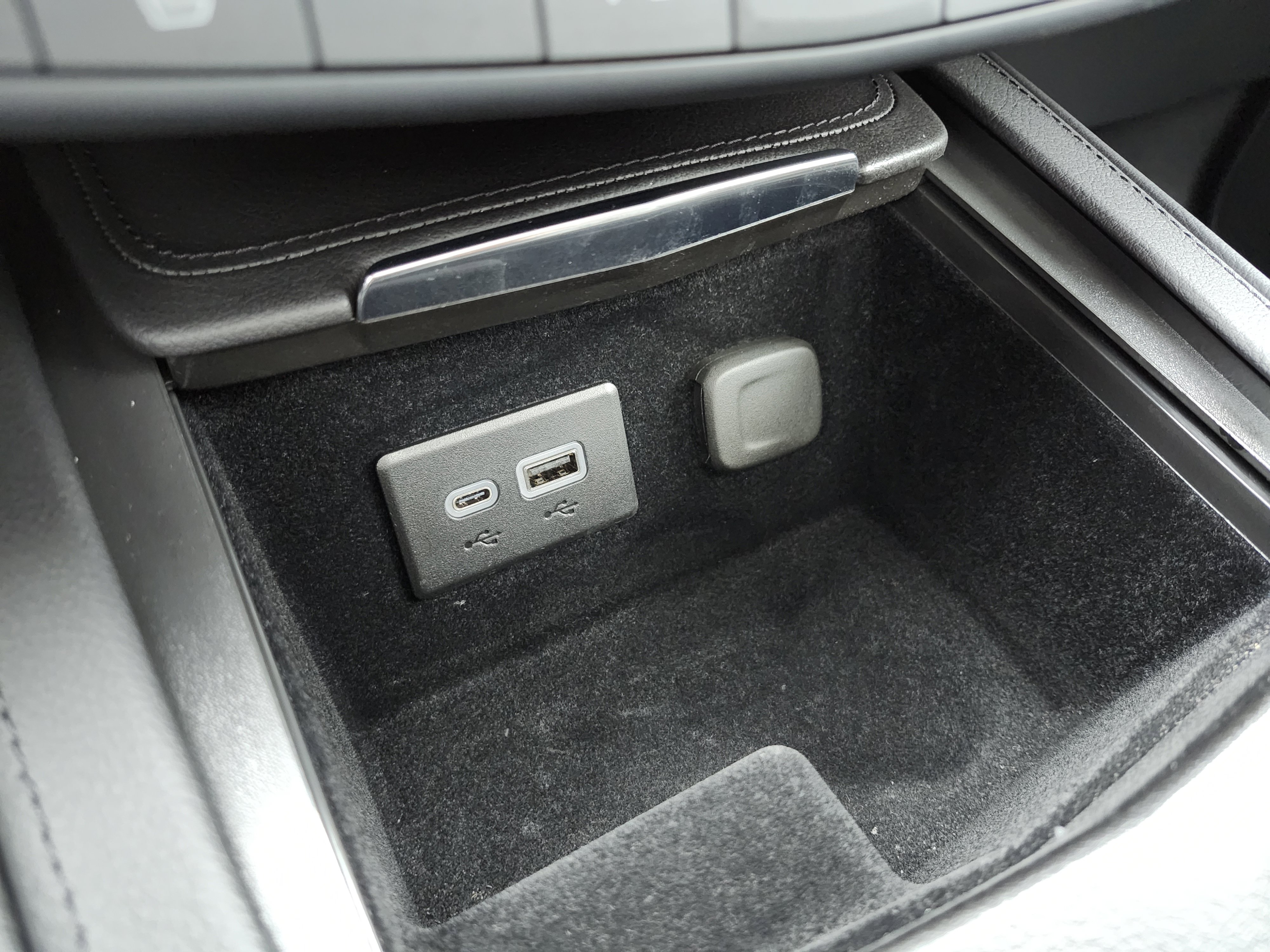 Used 2024 Cadillac XT4 Premium Luxury image 10