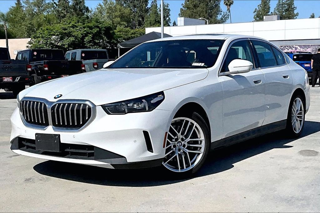 Used 2024 BMW 530i RWD image 2