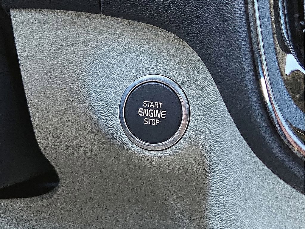 New 2026 Volvo XC40 B5 Plus w/ Protection Package Premier AWD/4WD image 31