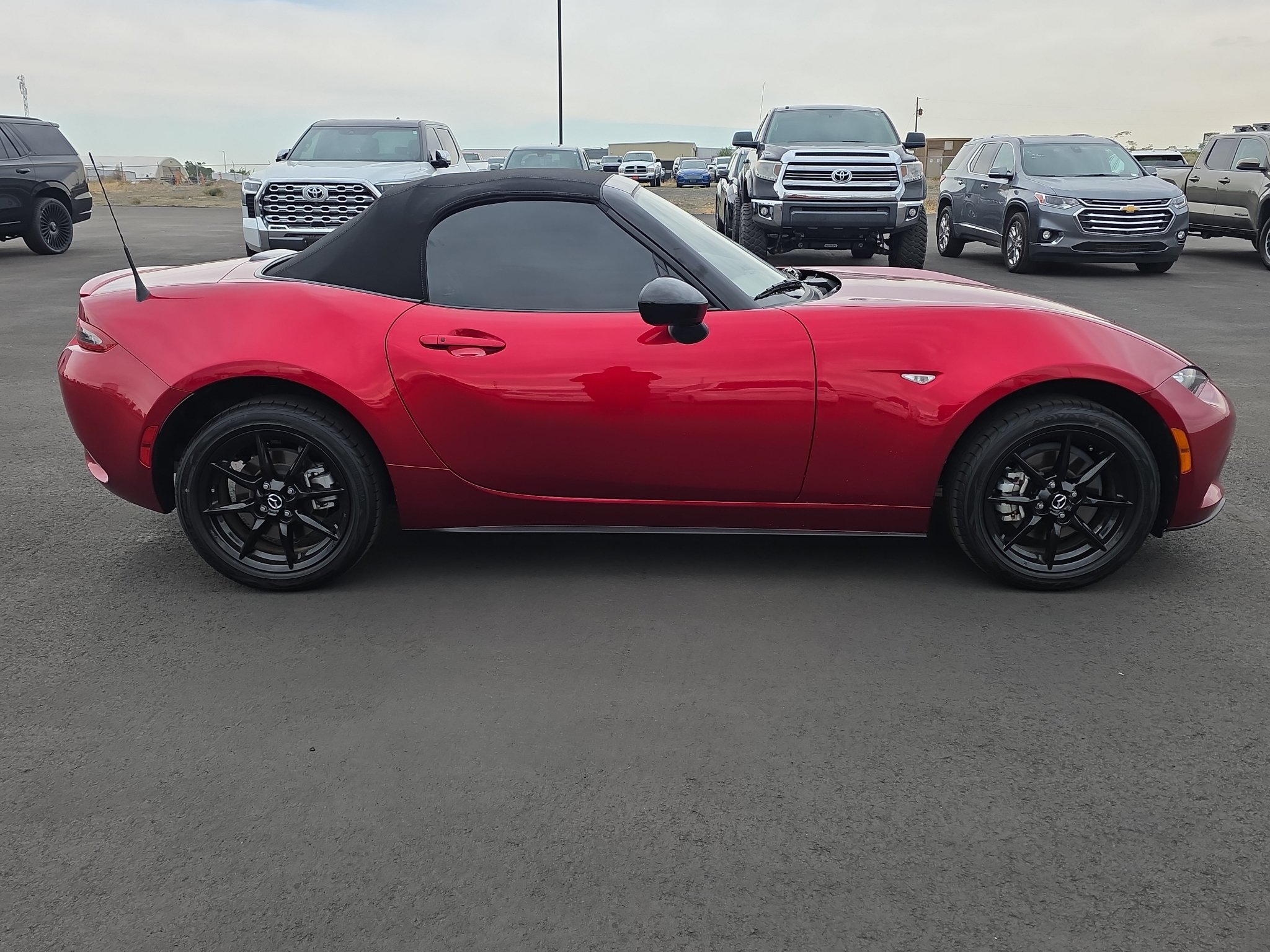 Used 2021 MAZDA MX-5 Miata Sport RWD image 9