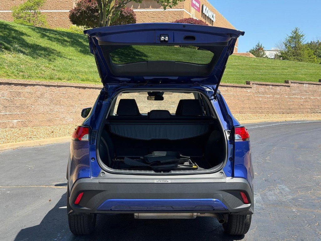 Used 2023 Toyota Corolla Cross LE w/ Moonroof Package image 4