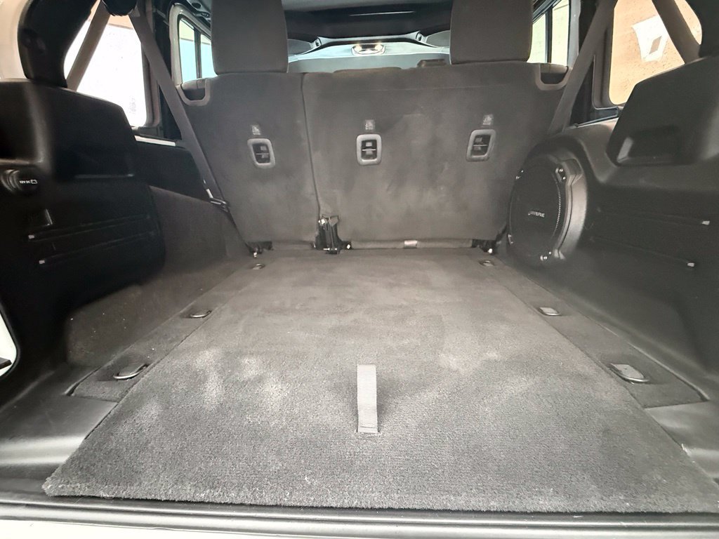 Used 2023 Jeep Wrangler Unlimited Sahara AWD/4WD image 18