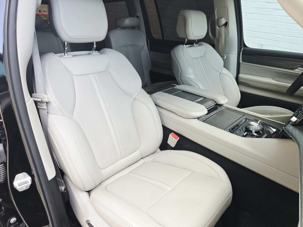 Certified 2023 Jeep Wagoneer Series III w/ Premium Group I AWD/4WD image 19