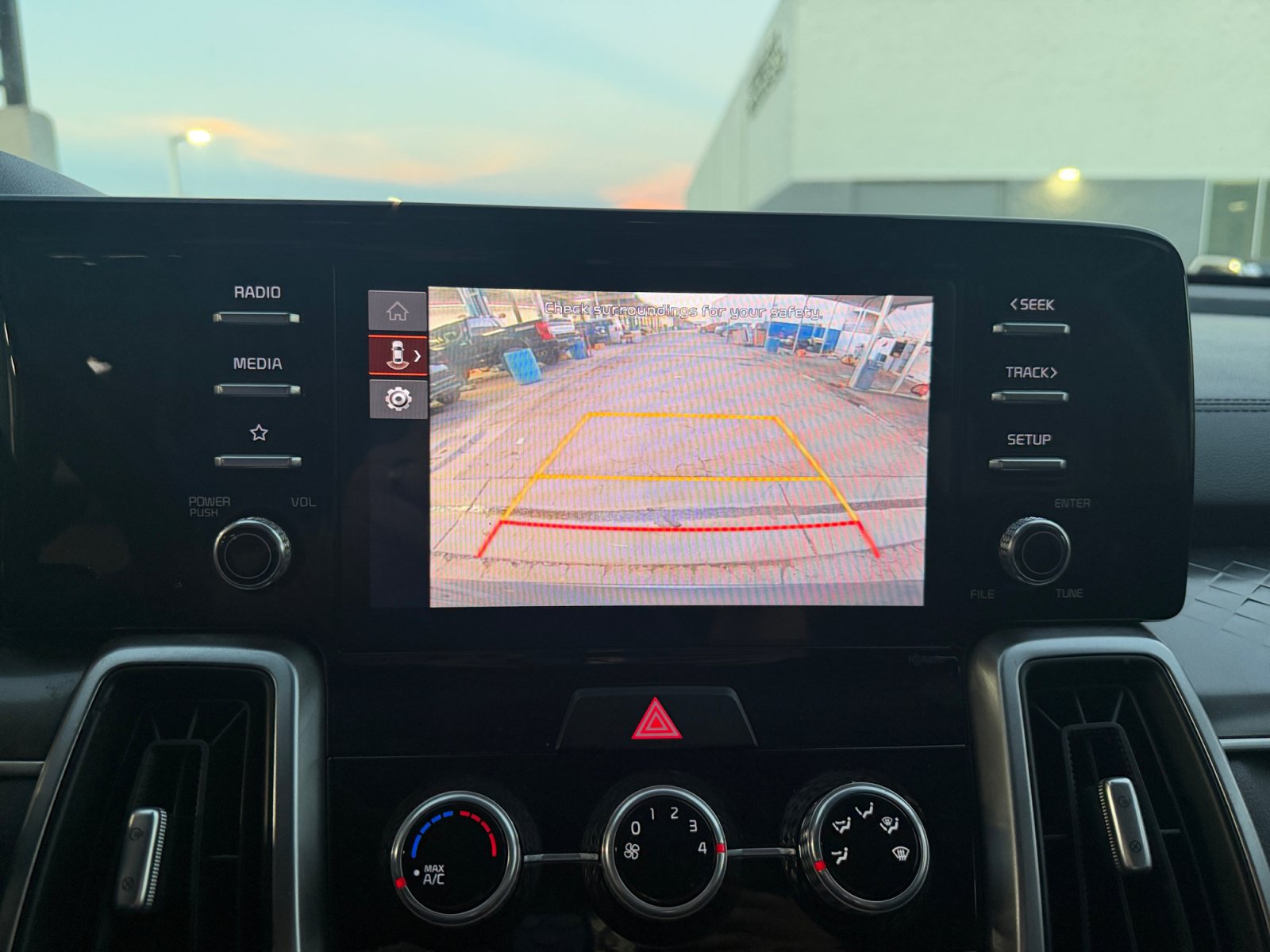 Used 2022 Kia Sorento LX FWD image 23