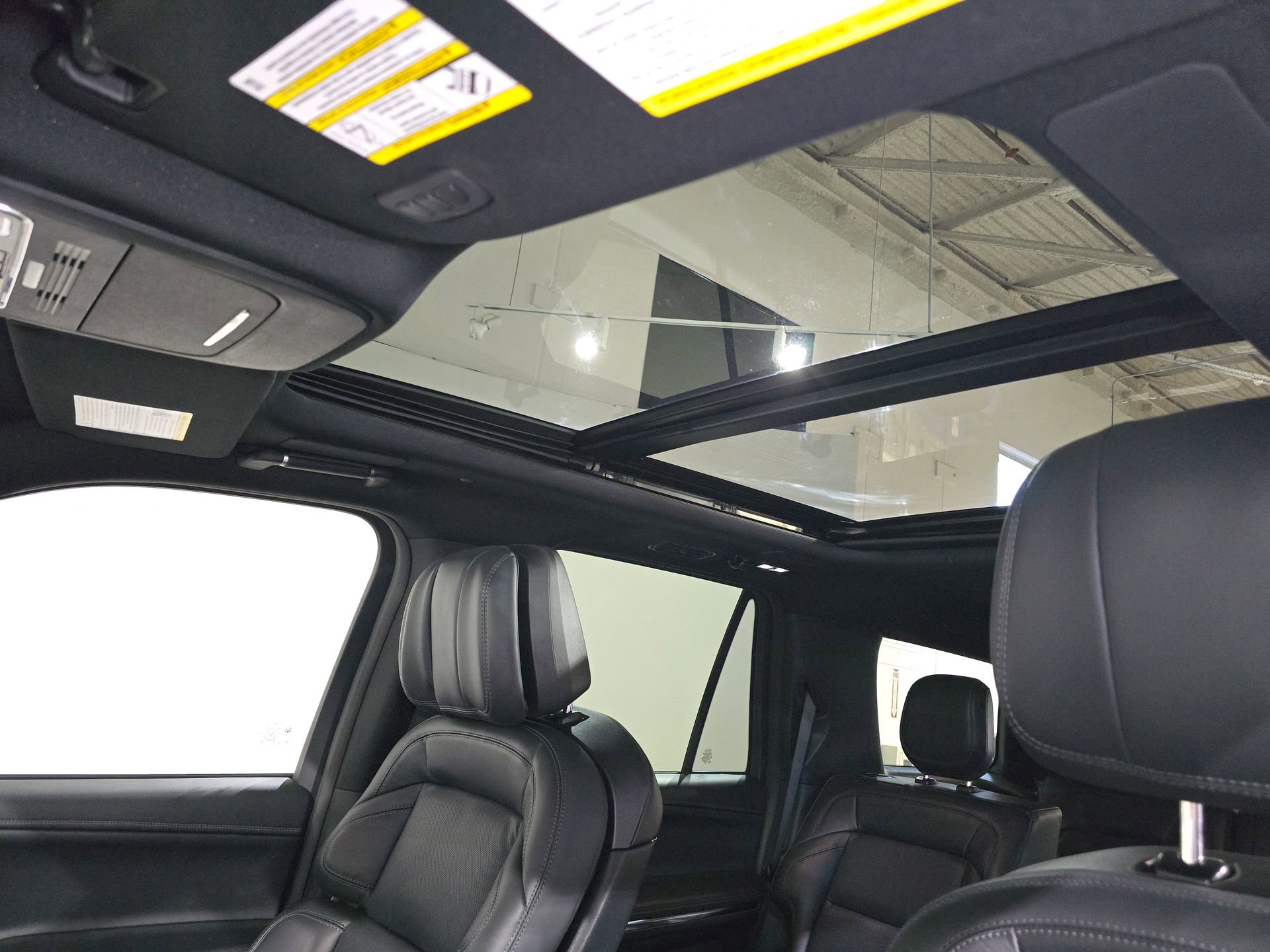 New 2025 Lincoln Navigator L Reserve w/ Jet Appearance Package image 22