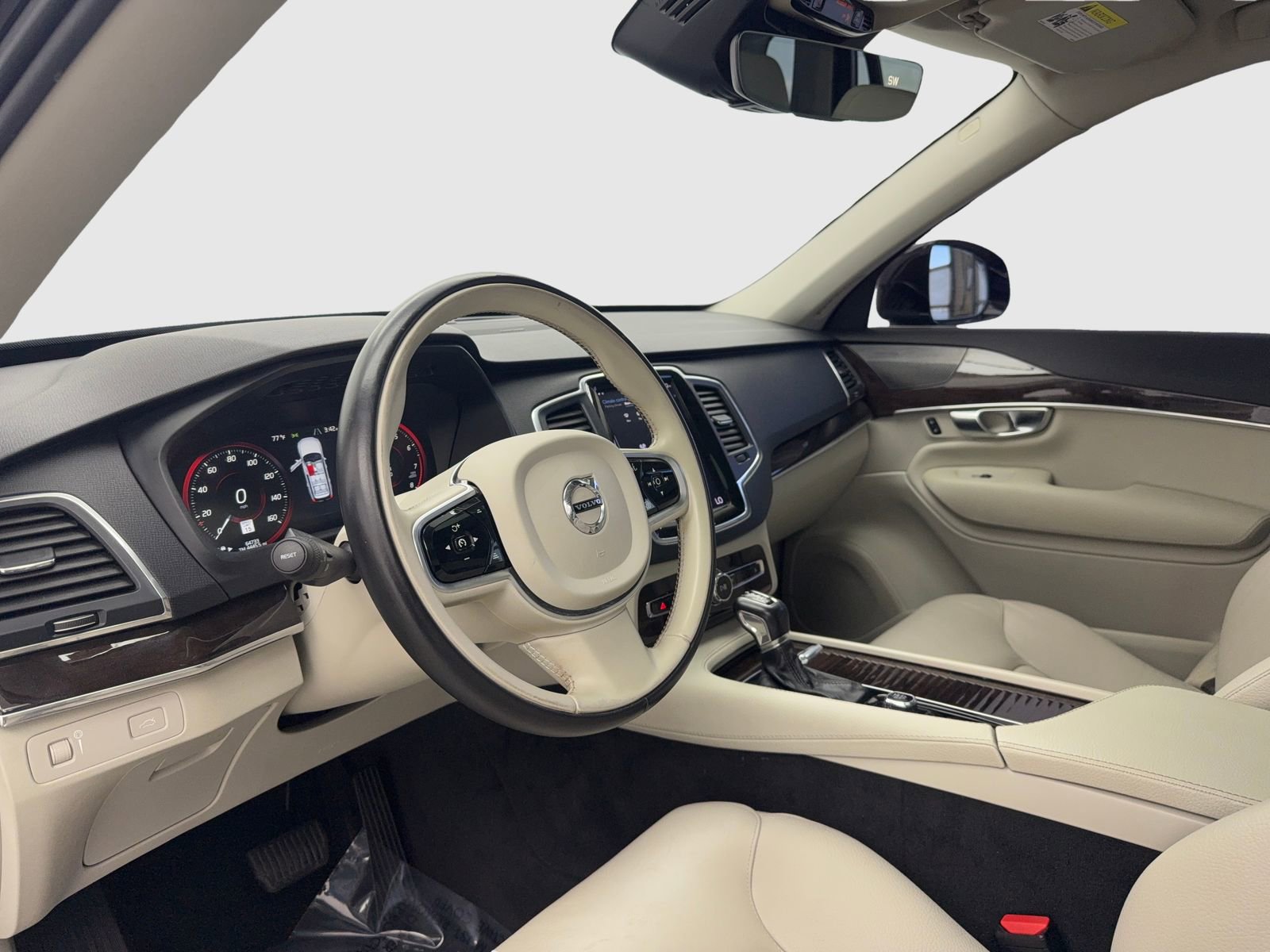 Used 2019 Volvo XC90 T5 Momentum w/ Multimedia Package image 15