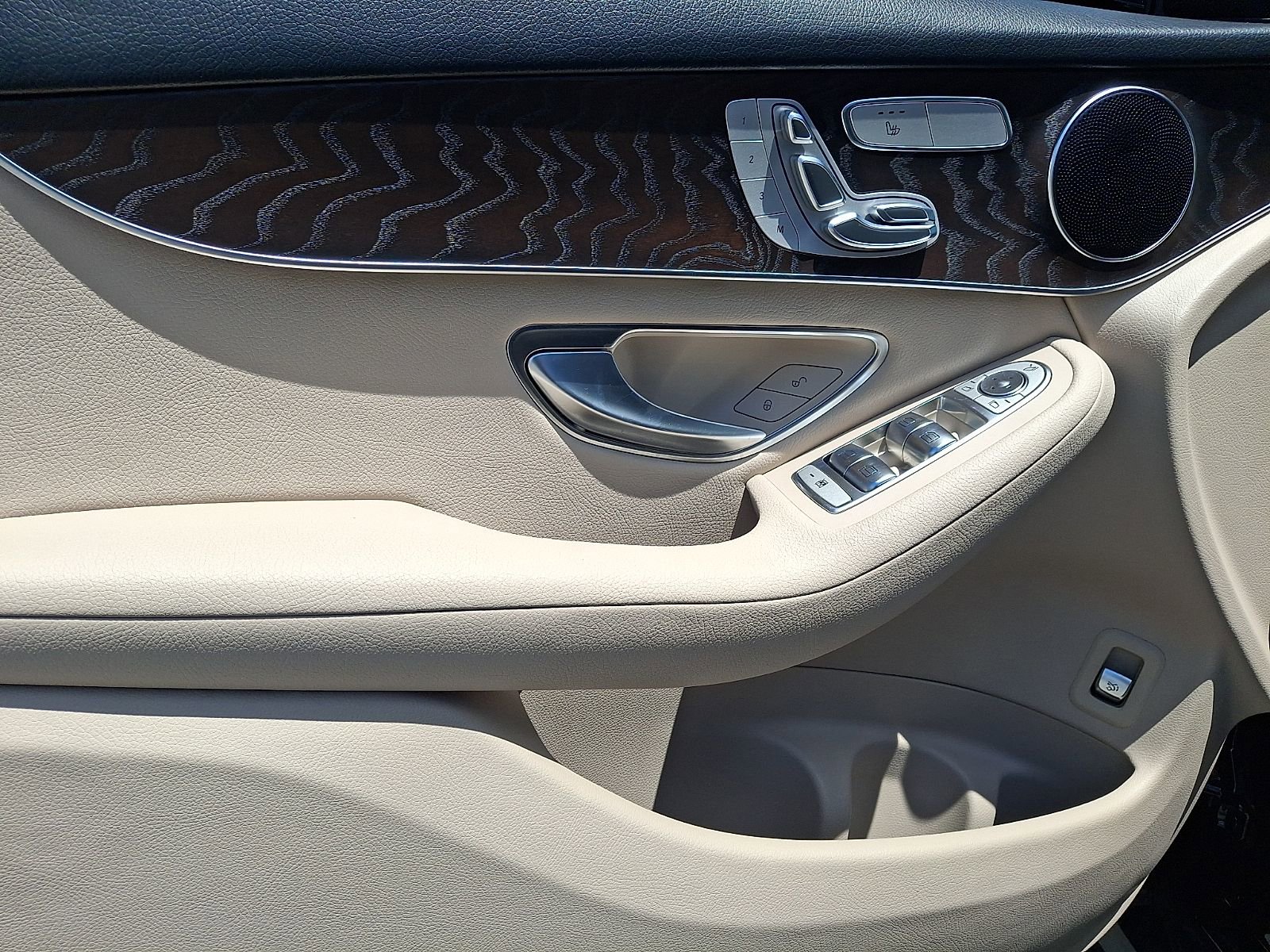 Used 2020 Mercedes-Benz GLC 300 4MATIC image 12