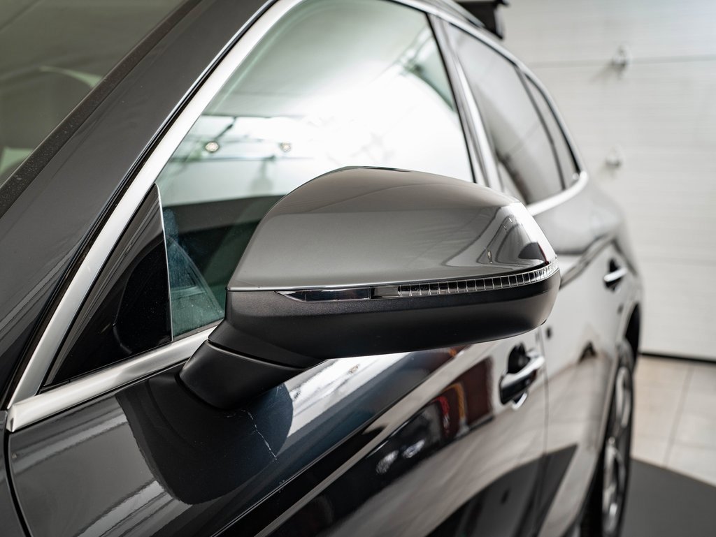 Used 2023 Audi Q5 2.0T Premium w/ Convenience Package image 16