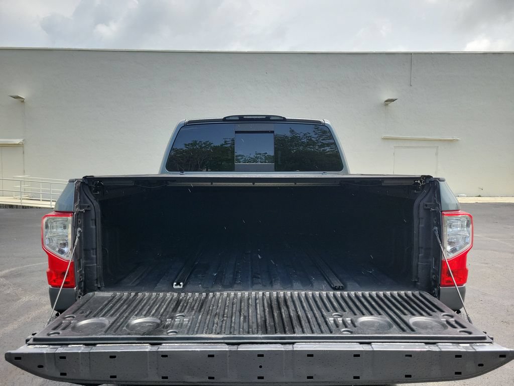 Used 2017 Nissan Titan PRO-4X w/ Pro-4x Convenience Package AWD/4WD image 13
