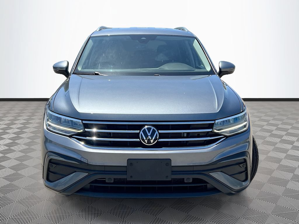 Used 2022 Volkswagen Tiguan SE FWD image 2