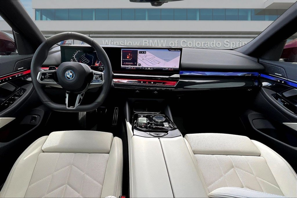 Certified 2026 BMW 550e xDrive AWD/4WD image 7