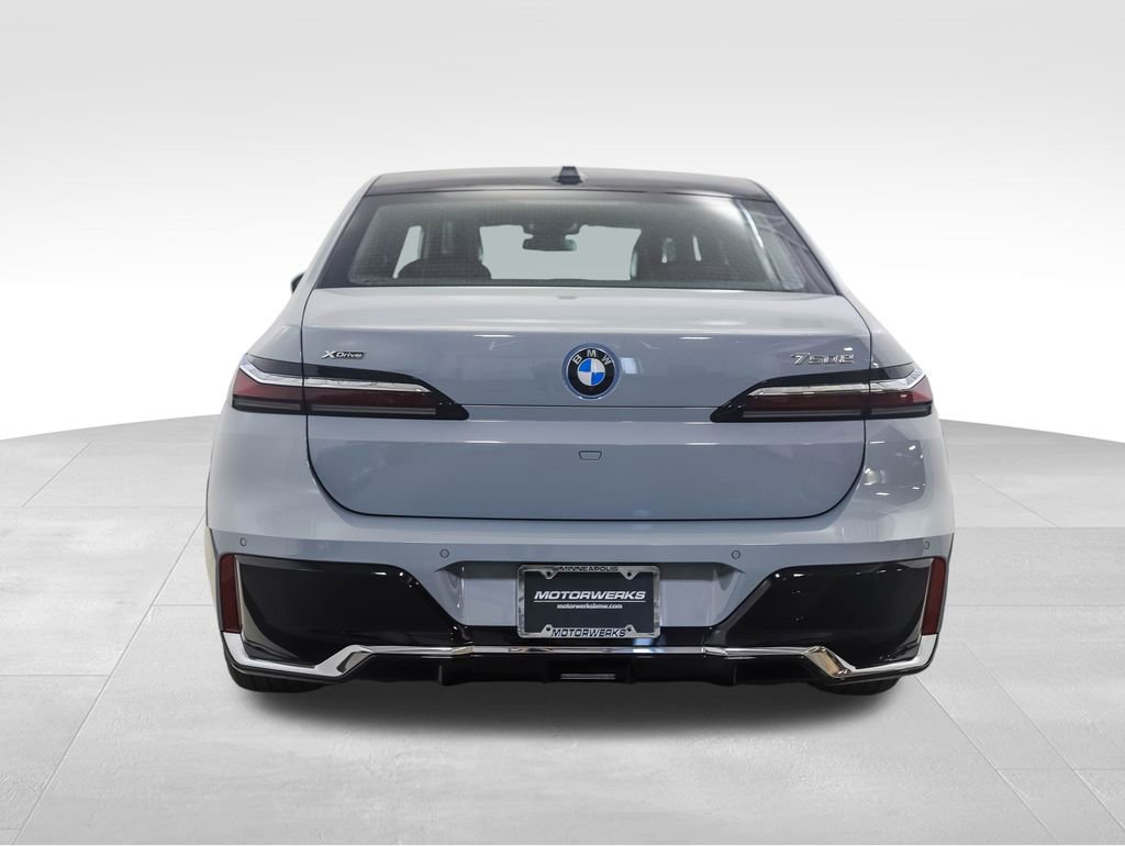 New 2026 BMW 750e xDrive image 5