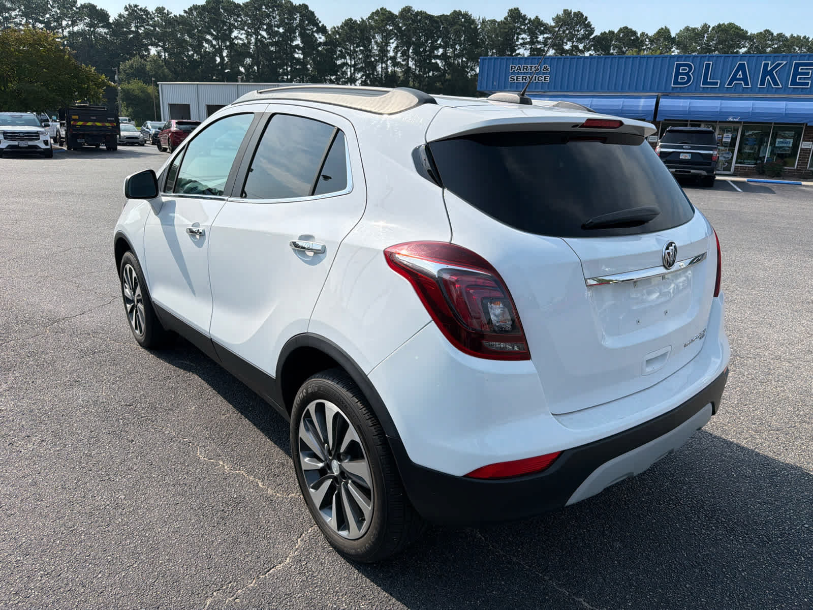 Used 2021 Buick Encore Preferred AWD/4WD image 5