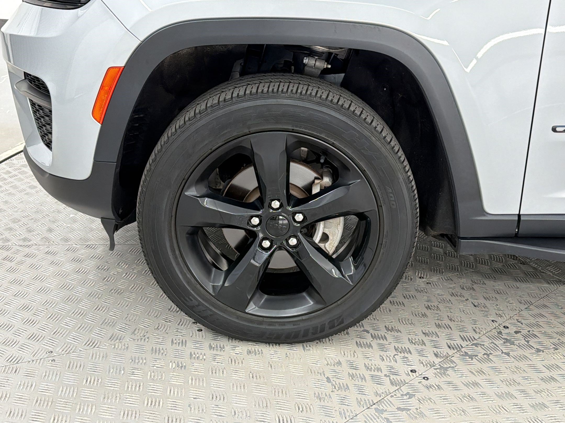 Used 2023 Jeep Grand Cherokee Altitude AWD/4WD image 13