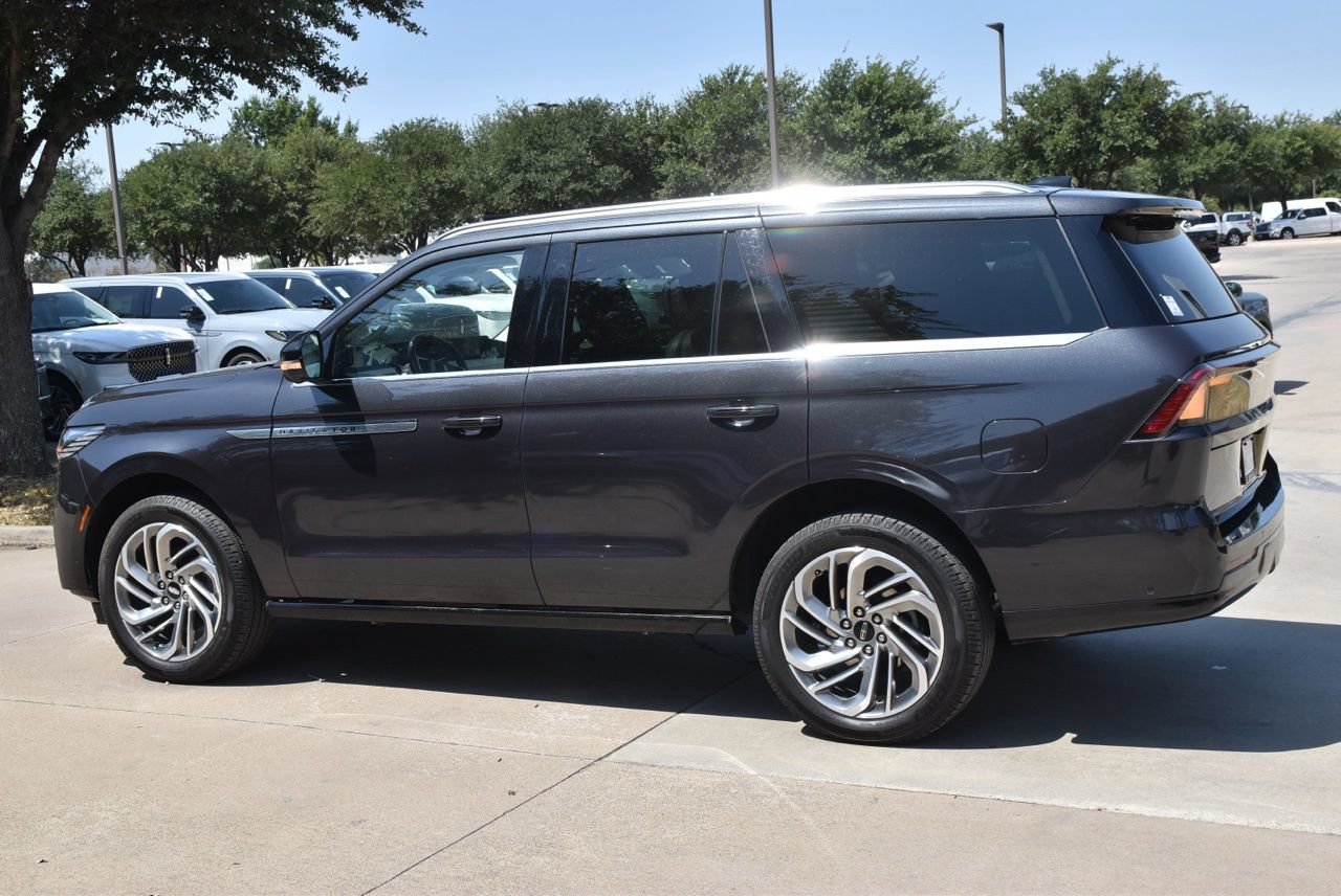 Certified 2025 Lincoln Navigator Reserve AWD/4WD image 11