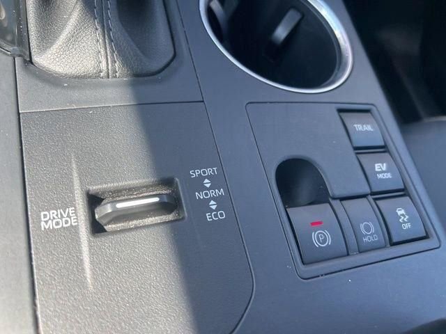 Used 2025 Toyota Highlander XLE image 34