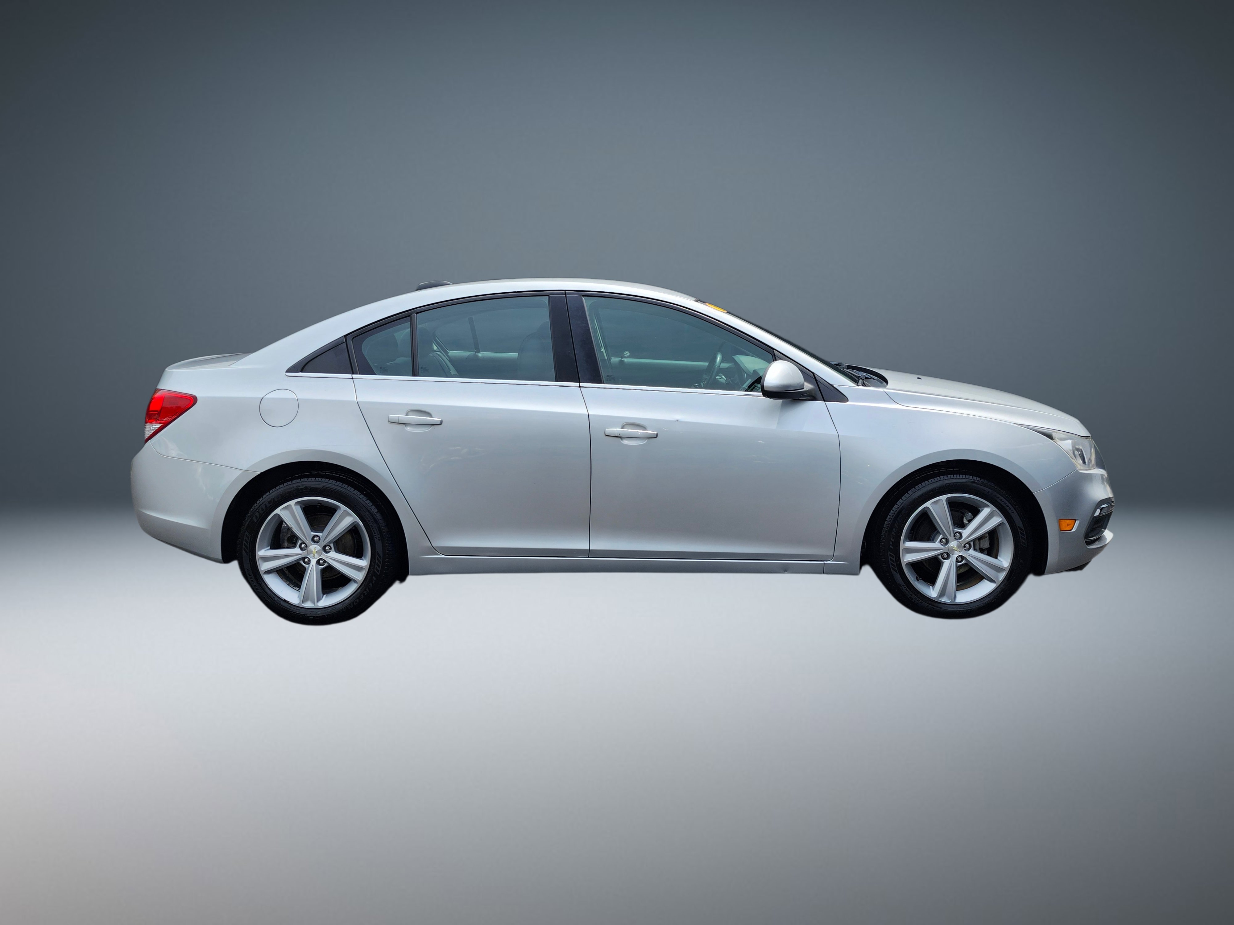 Used 2015 Chevrolet Cruze LT FWD image 2