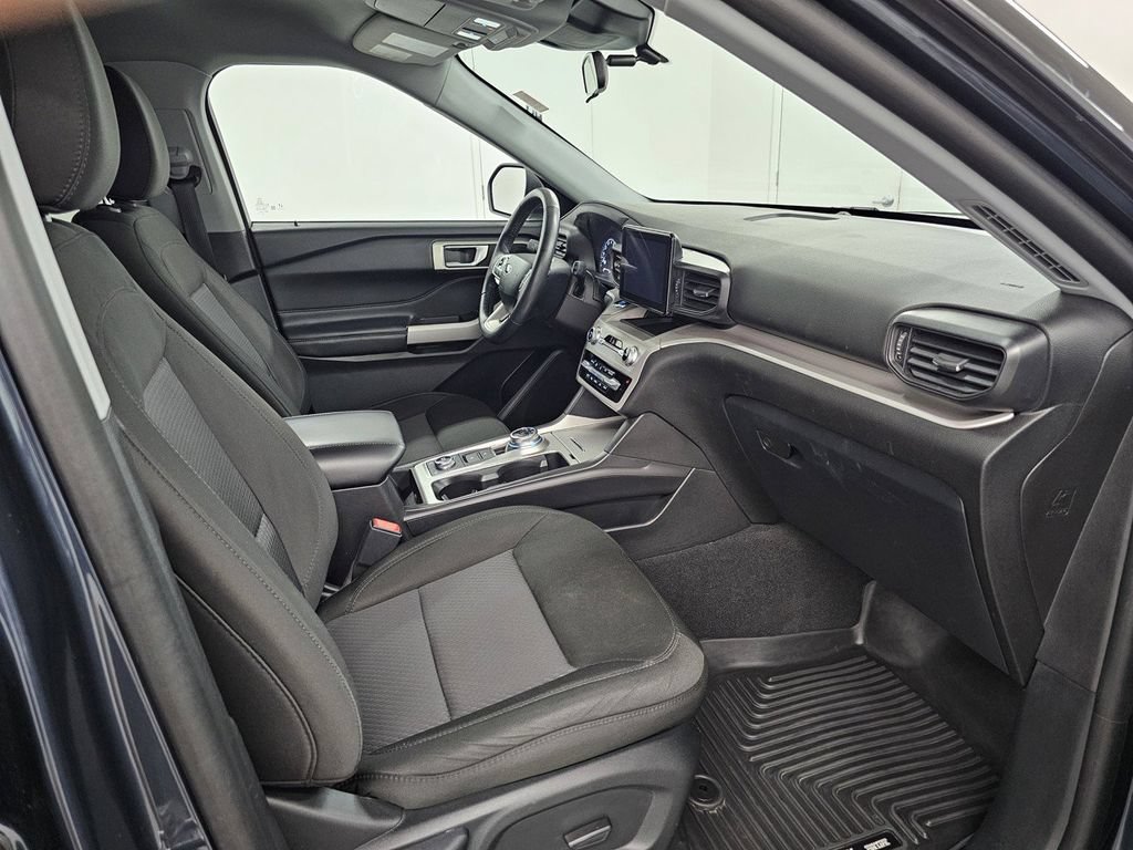 Used 2023 Ford Explorer XLT AWD/4WD image 23