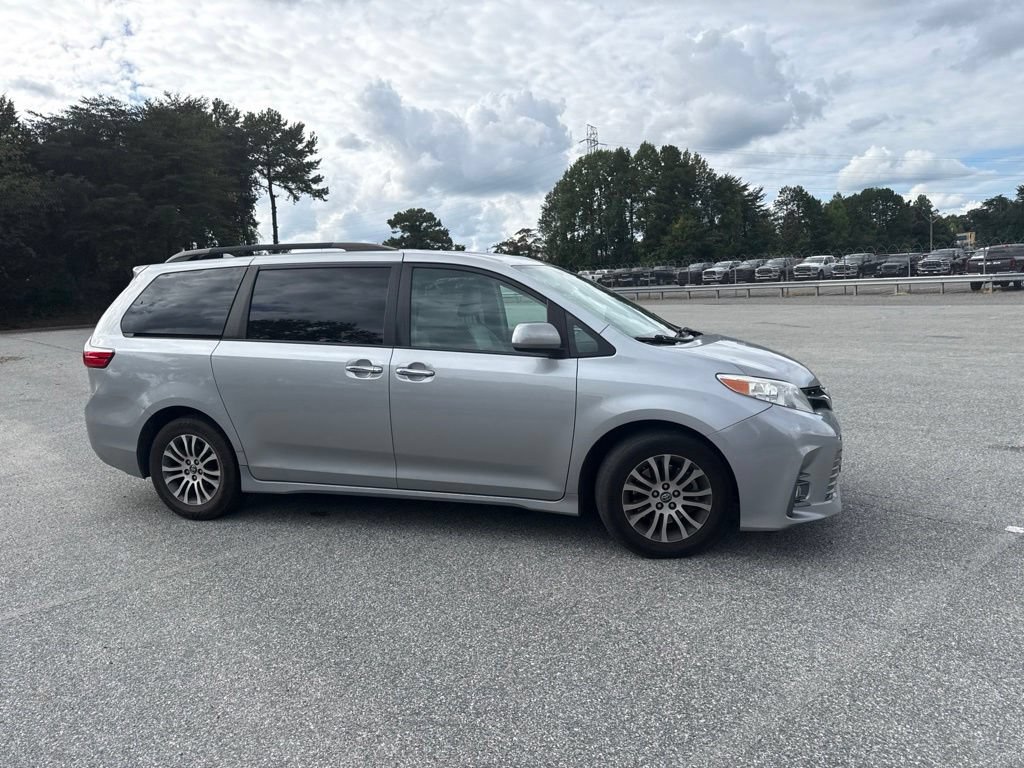 Used 2018 Toyota Sienna XLE Premium FWD image 11