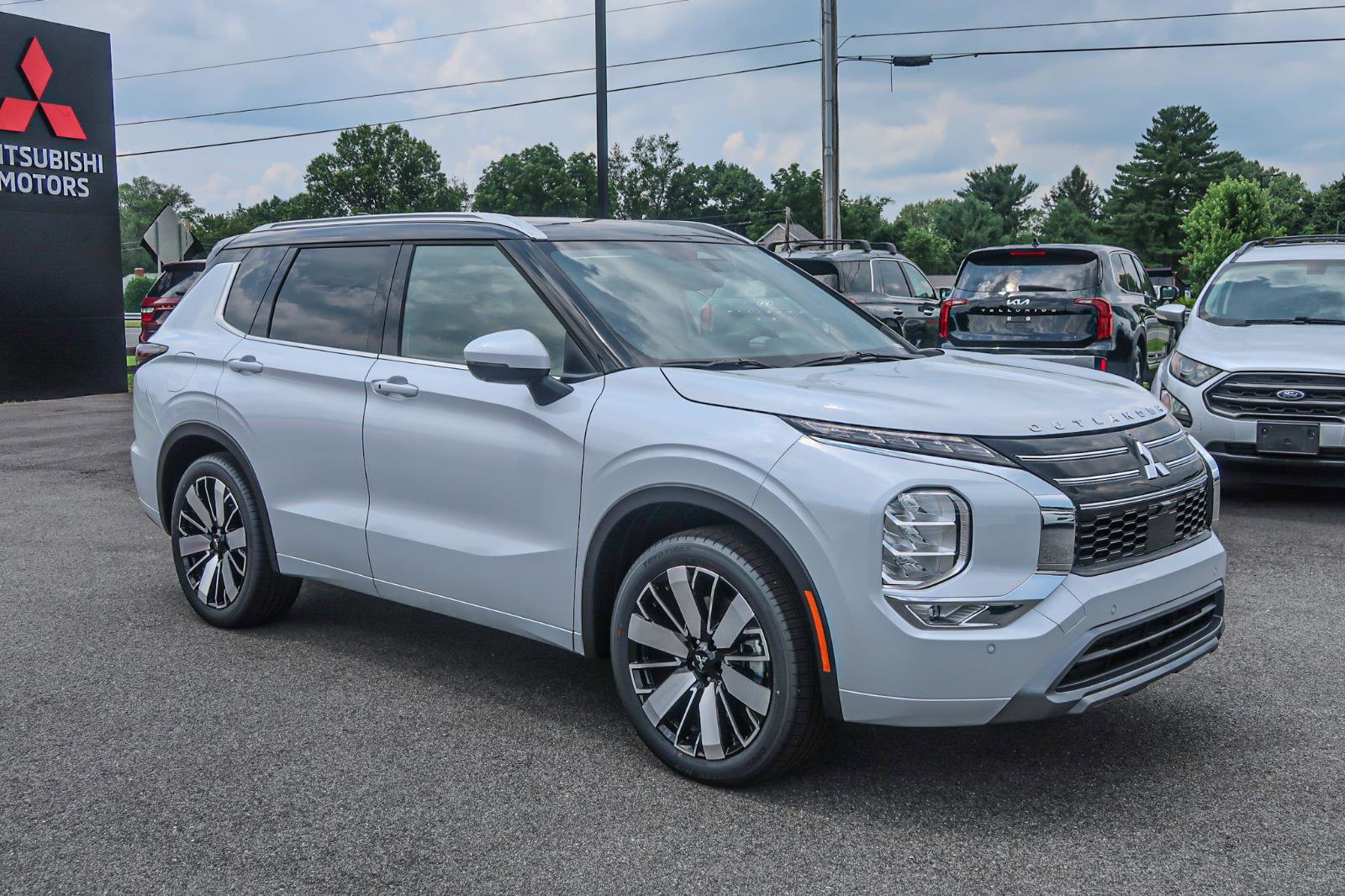 New 2025 Mitsubishi Outlander SEL