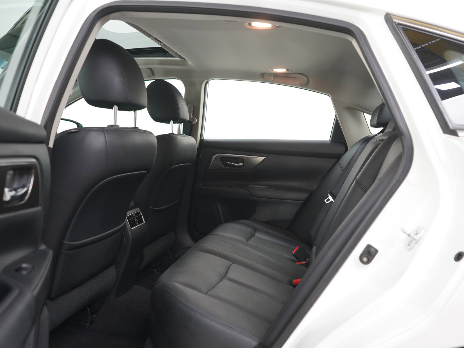 Used 2014 Nissan Altima 2.5 SL w/ Moonroof Package FWD image 16