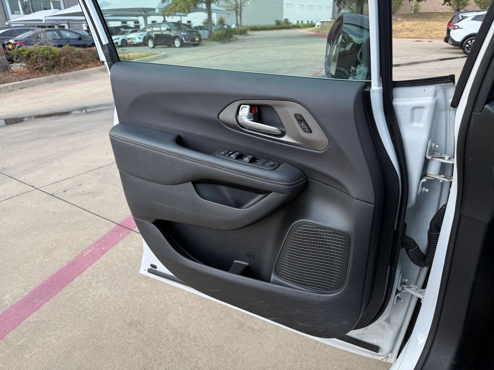 Used 2025 Chrysler Pacifica Select FWD image 18