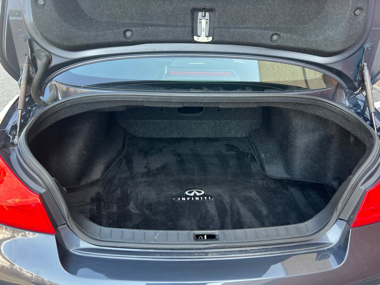 Used 2010 INFINITI G37 x Sedan w/ Premium Pkg AWD/4WD image 8