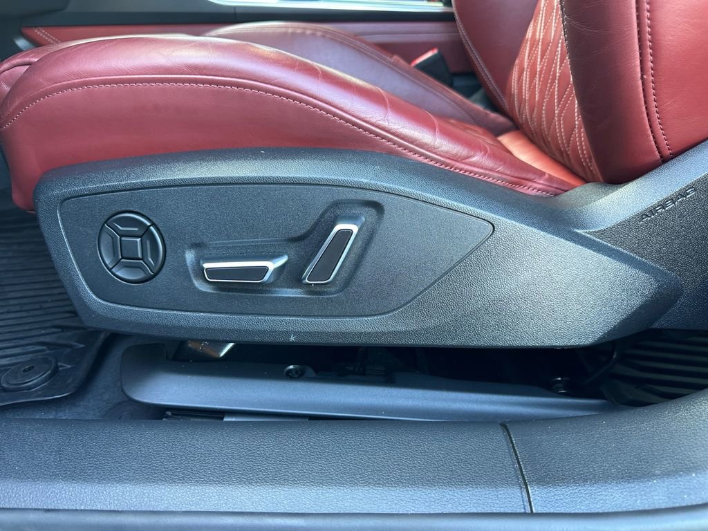 Used 2021 Audi S6 Prestige w/ Prestige Package image 30