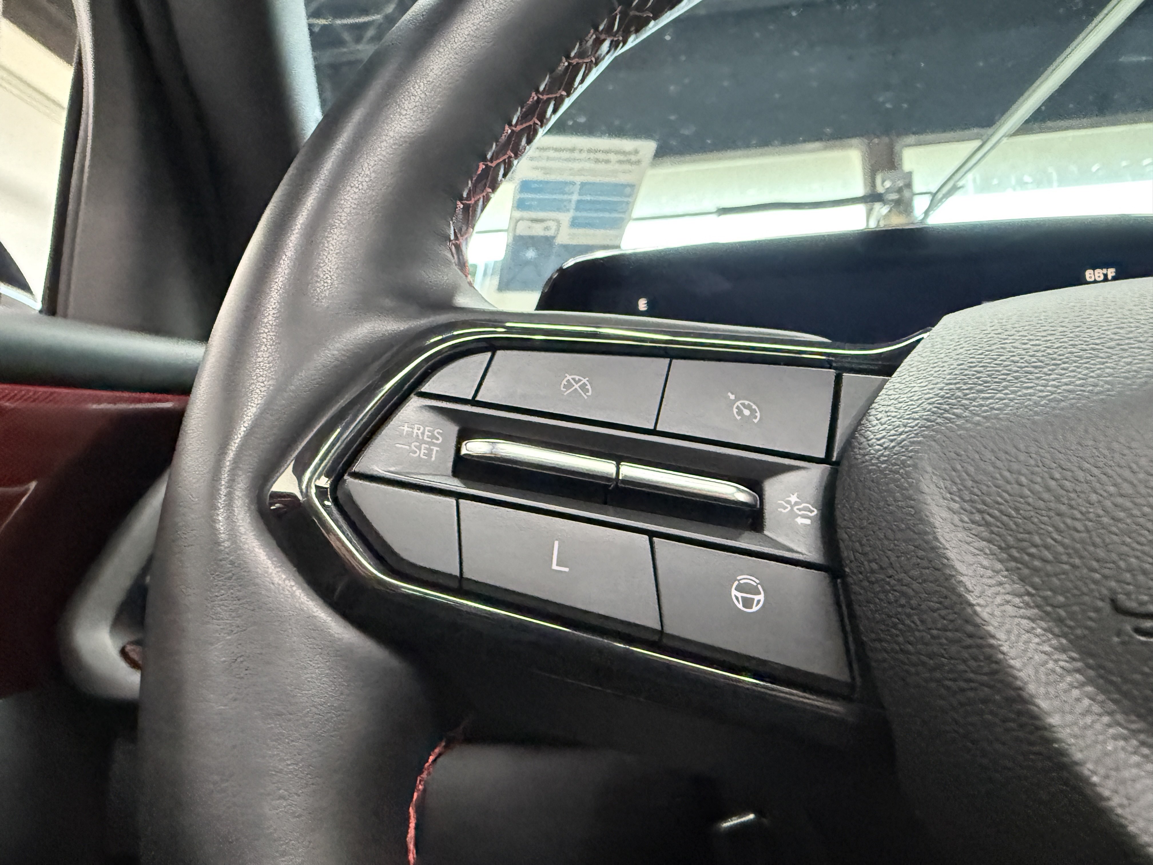 Used 2024 Chevrolet Traverse RS AWD/4WD image 16