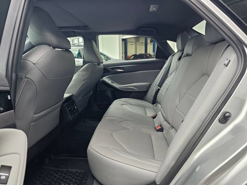 Used 2020 Toyota Avalon Limited w/ Advanced Safety Package FWD image 16