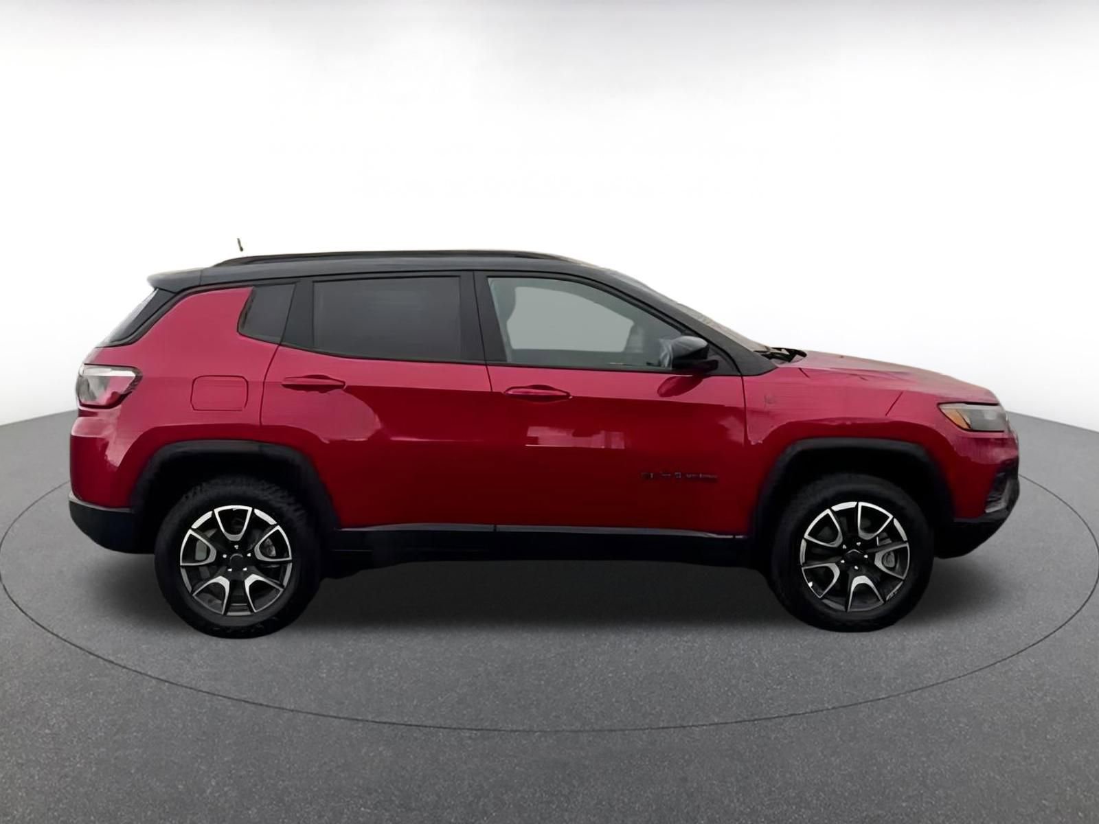 Used 2025 Jeep Compass Trailhawk image 10
