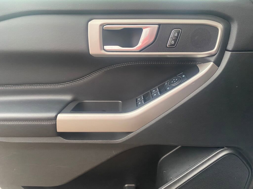 Used 2023 Ford Explorer XLT w/ Equipment Group 202A image 10