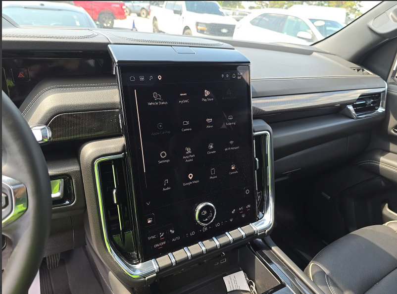 Used 2025 GMC Yukon Elevation w/ LPO, Elevation Black Package AWD/4WD image 6
