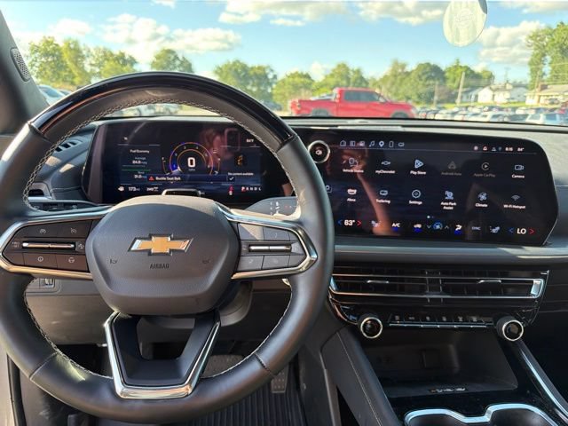 Used 2025 Chevrolet Traverse LT w/ Enhanced Driving Package AWD/4WD image 9