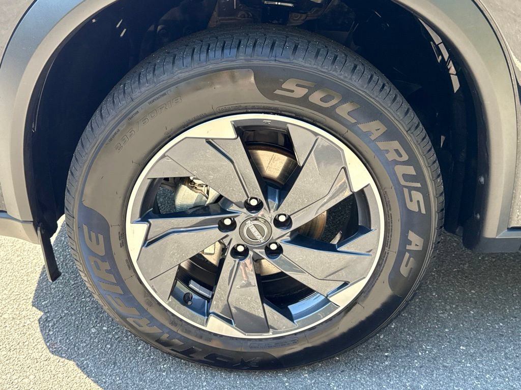 Used 2025 Nissan Rogue SV AWD/4WD image 15