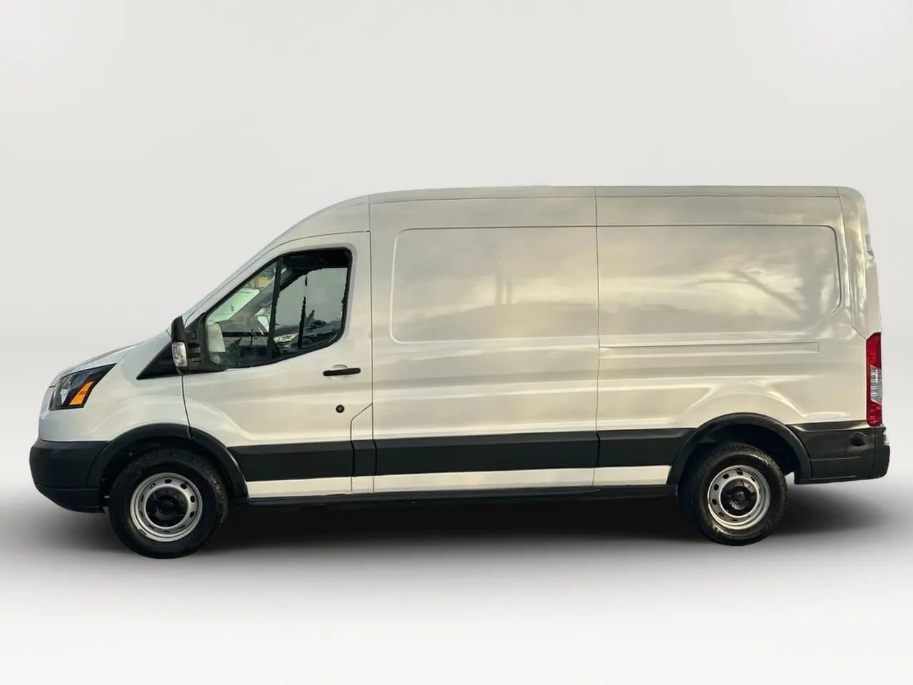 Used 2017 Ford Transit 250 148 Medium Roof image 7