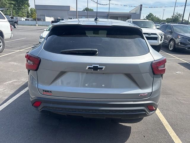 Used 2025 Chevrolet Trax RS w/ Sunroof Package FWD image 5