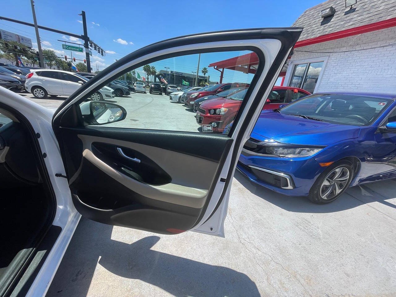 Used 2019 Hyundai Elantra GT FWD image 14