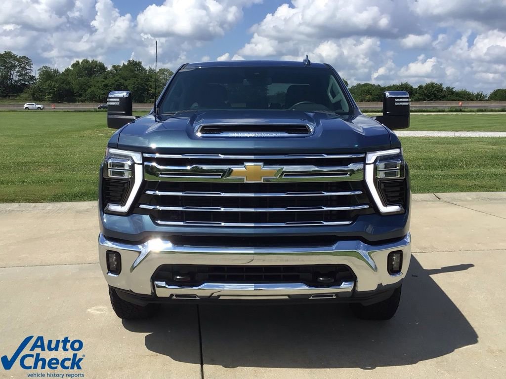 Used 2025 Chevrolet Silverado 2500 LTZ w/ LTZ Convenience Package image 2