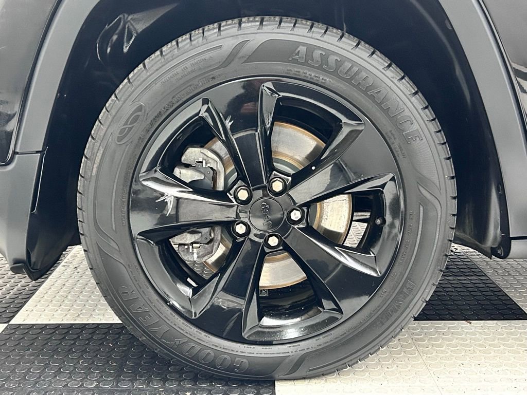 Used 2017 Jeep Cherokee Altitude image 8