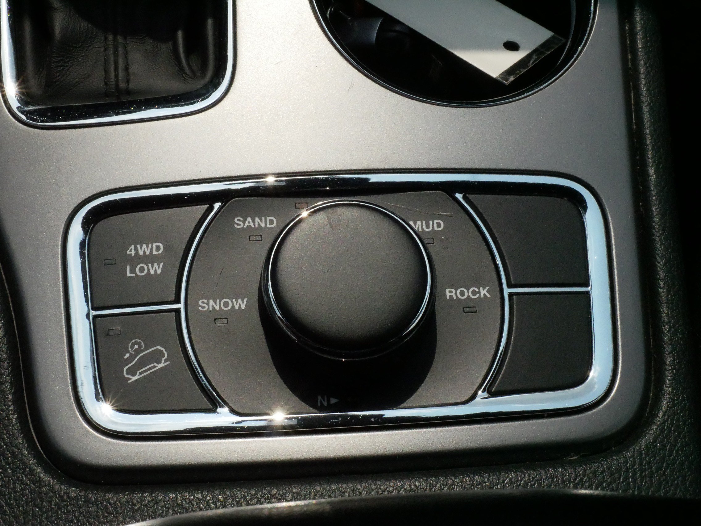 Used 2020 Jeep Grand Cherokee Laredo AWD/4WD image 24