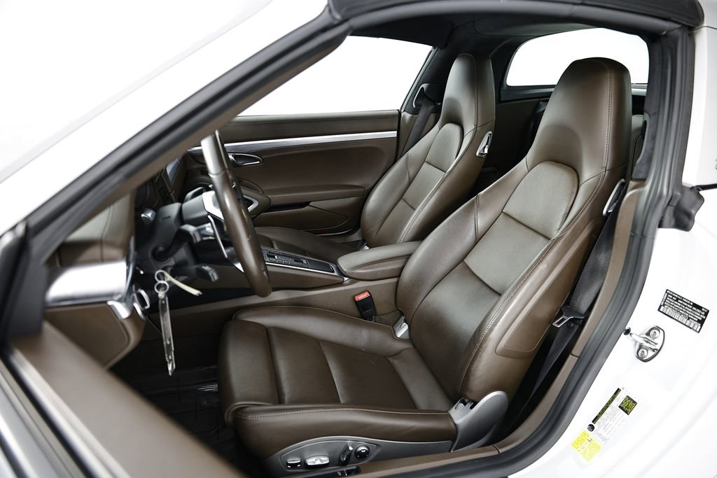 Certified 2018 Porsche 911 Targa 4S w/ Sportdesign Package image 5