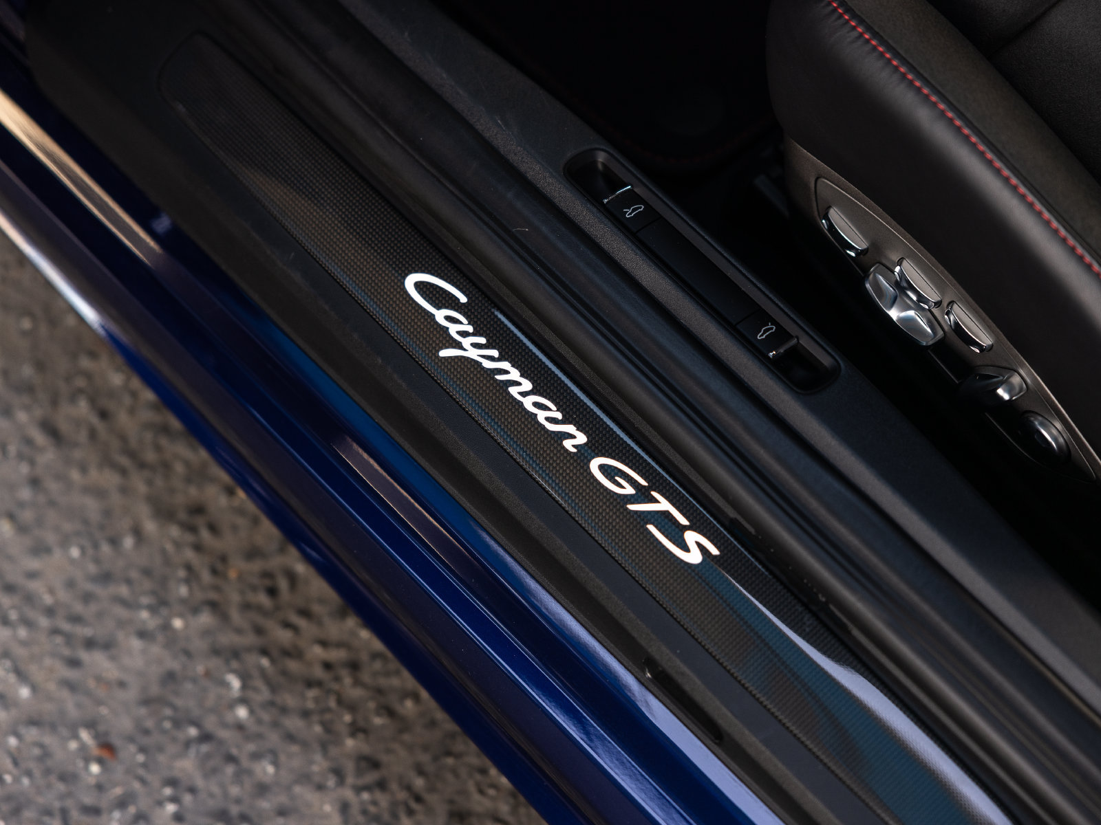 Certified 2025 Porsche 718 Cayman GTS RWD image 27