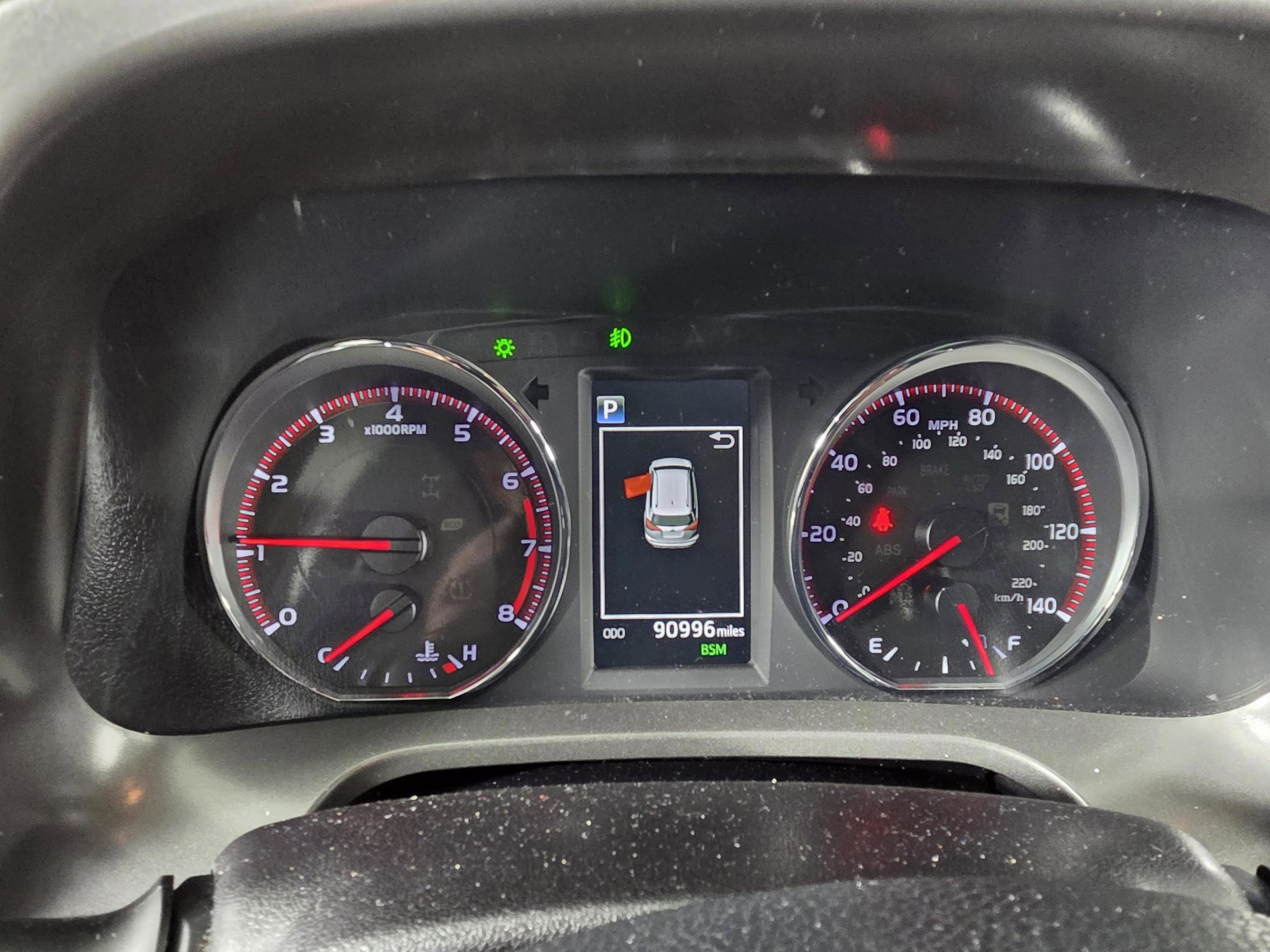 Used 2018 Toyota RAV4 SE image 13