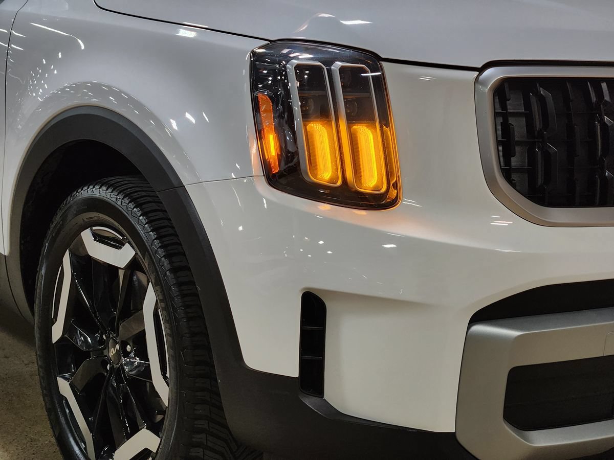 Used 2024 Kia Telluride EX w/ EX Captain's Chair Package FWD image 13