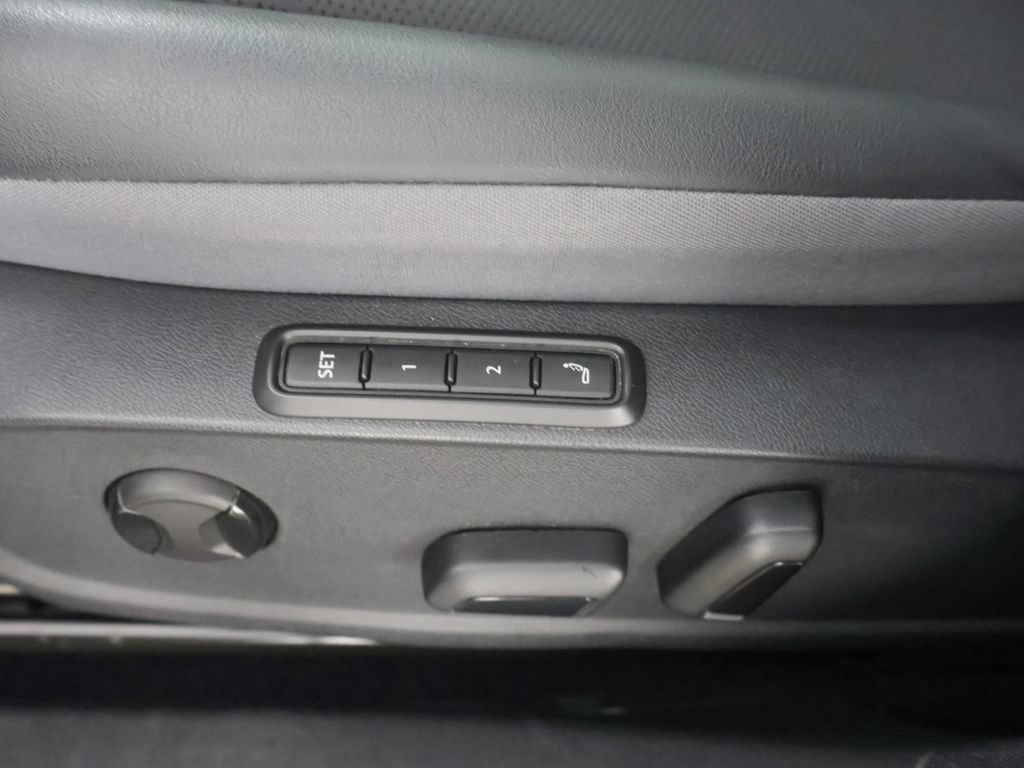 Used 2023 Volkswagen ID.4 Pro S AWD/4WD image 32