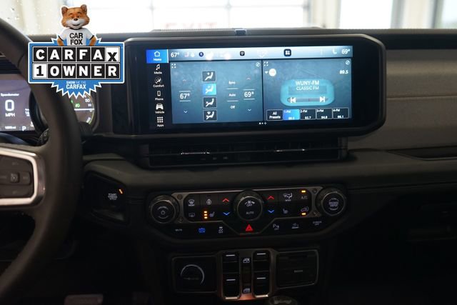 Used 2025 Jeep Wrangler Unlimited Sahara w/ Safety Group AWD/4WD image 23