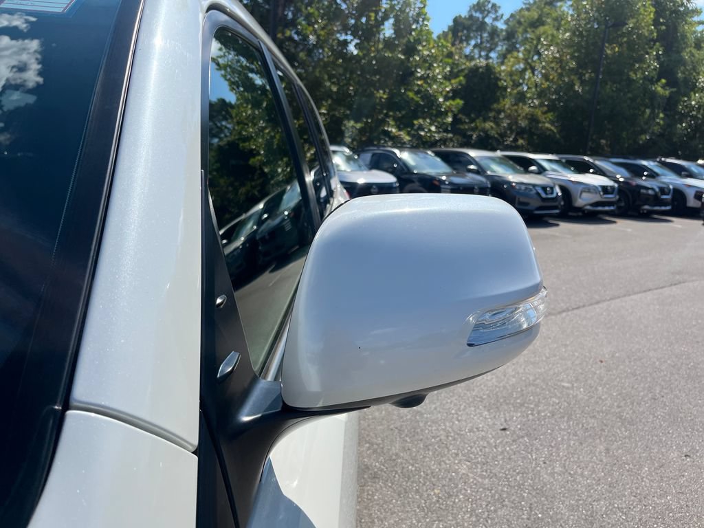 Used 2015 Toyota Land Cruiser AWD/4WD image 33