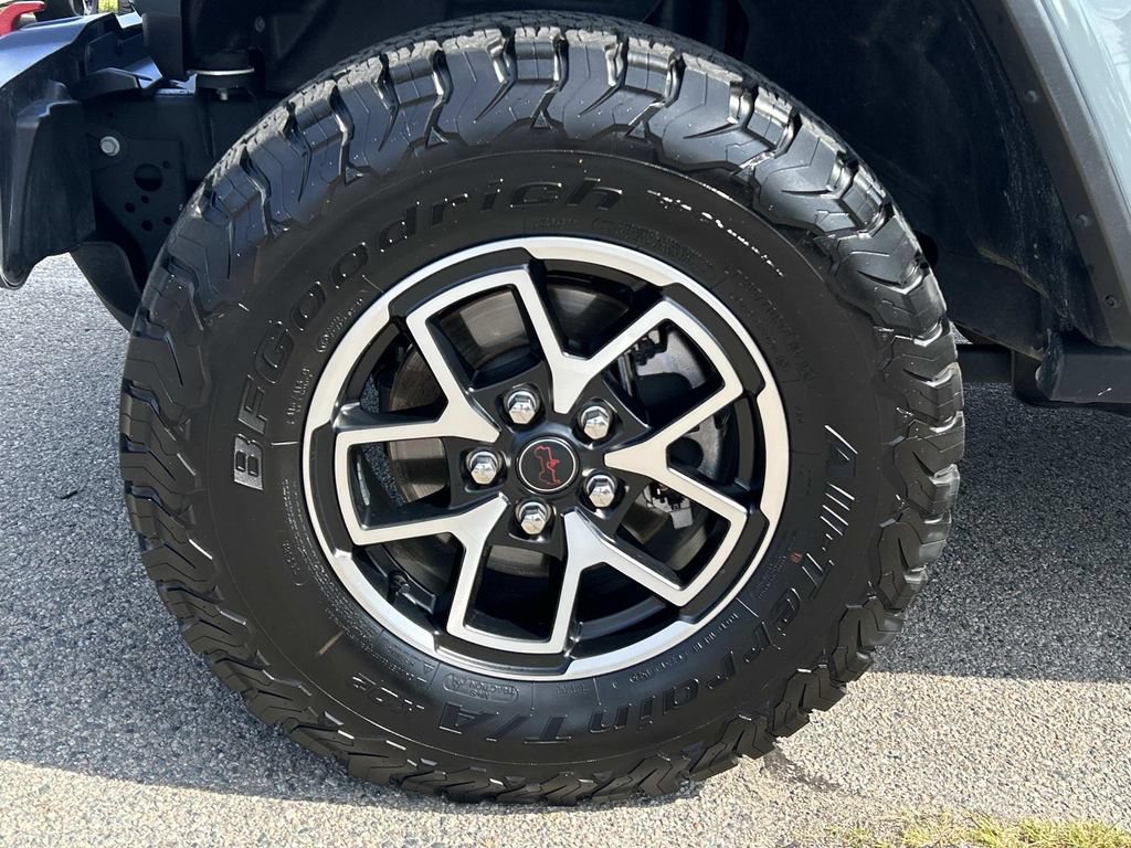 Certified 2025 Jeep Wrangler Unlimited Rubicon w/ Safety Group AWD/4WD image 9