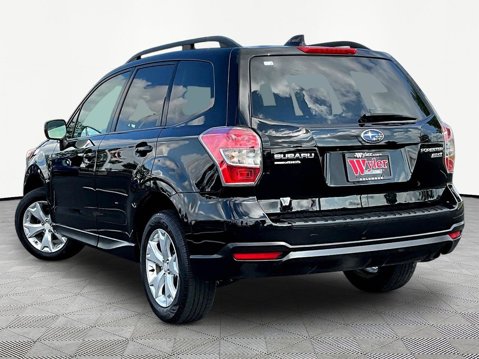 Used 2016 Subaru Forester 2.5i Premium w/ Popular Package #2 AWD/4WD image 4
